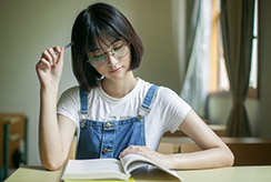 在校学生